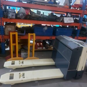 HÌnh Ảnh Xe Nâng Điện Thấp