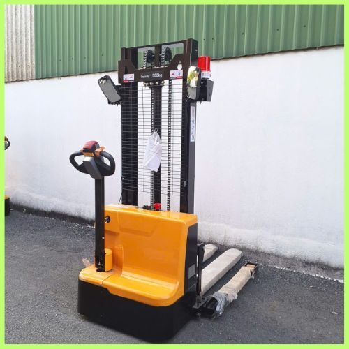 Xe nâng điện cao 3 mét